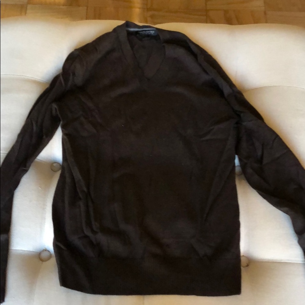 Banana Republic men’s merino wool vneck sweater